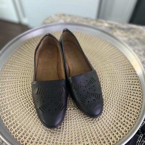 A2 by Aerosoles Women’s Black Laser Cut Out Flats Size 9 - Picture 8 of 11